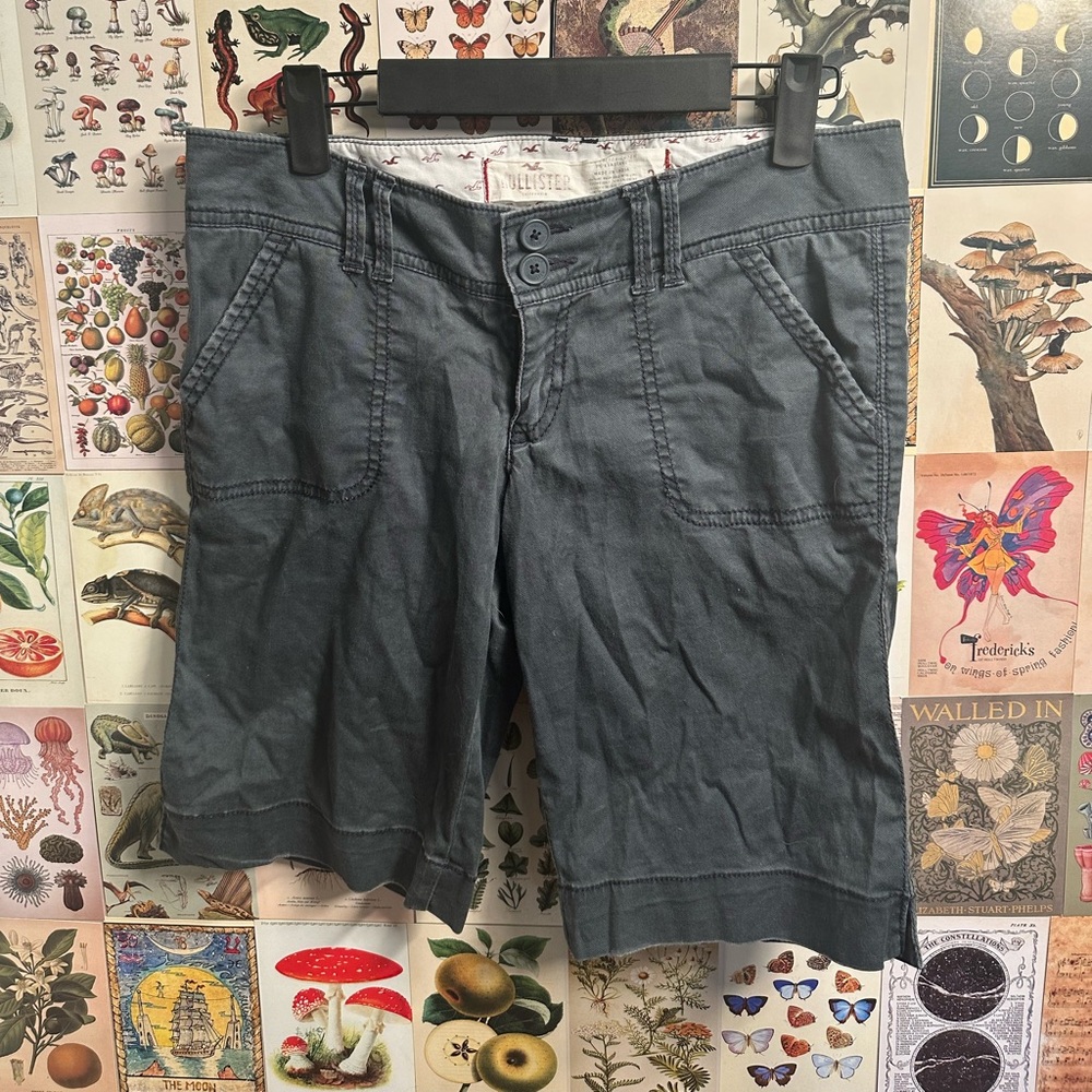 Size 3 Hollister Gray Bermuda shorts. Great condition.